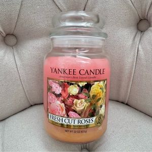 🩷 Yankee Candle Housewarmer Fresh Cut Roses Scented Candle ￼Retired Jar 22oz NEW